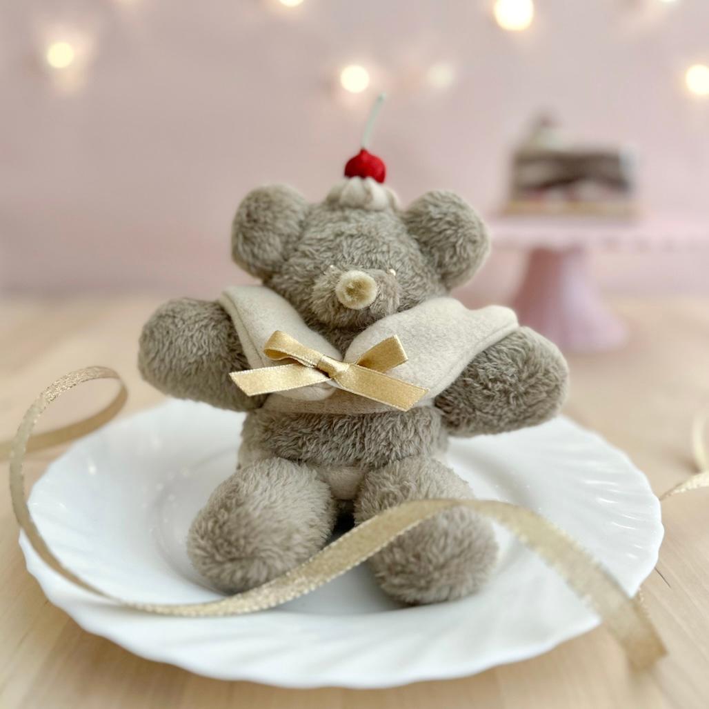 【5人限定】チョコレートケーキのくまさん｜ふわふわ・チェリートッピングのぬいぐるみ1枚目の画像